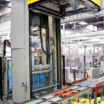 En qué sectores puede ser más útil una retractiladora que una encapuchadora